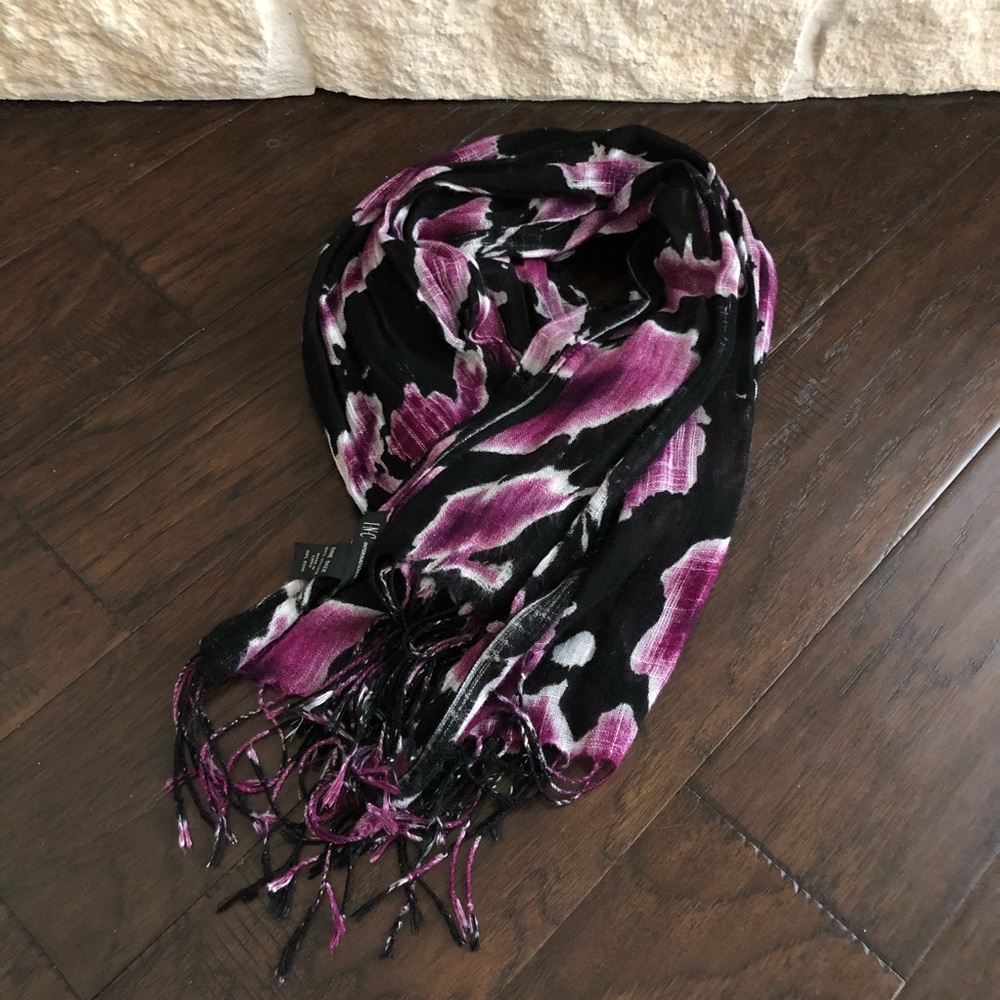 INC Scarf 🧣
